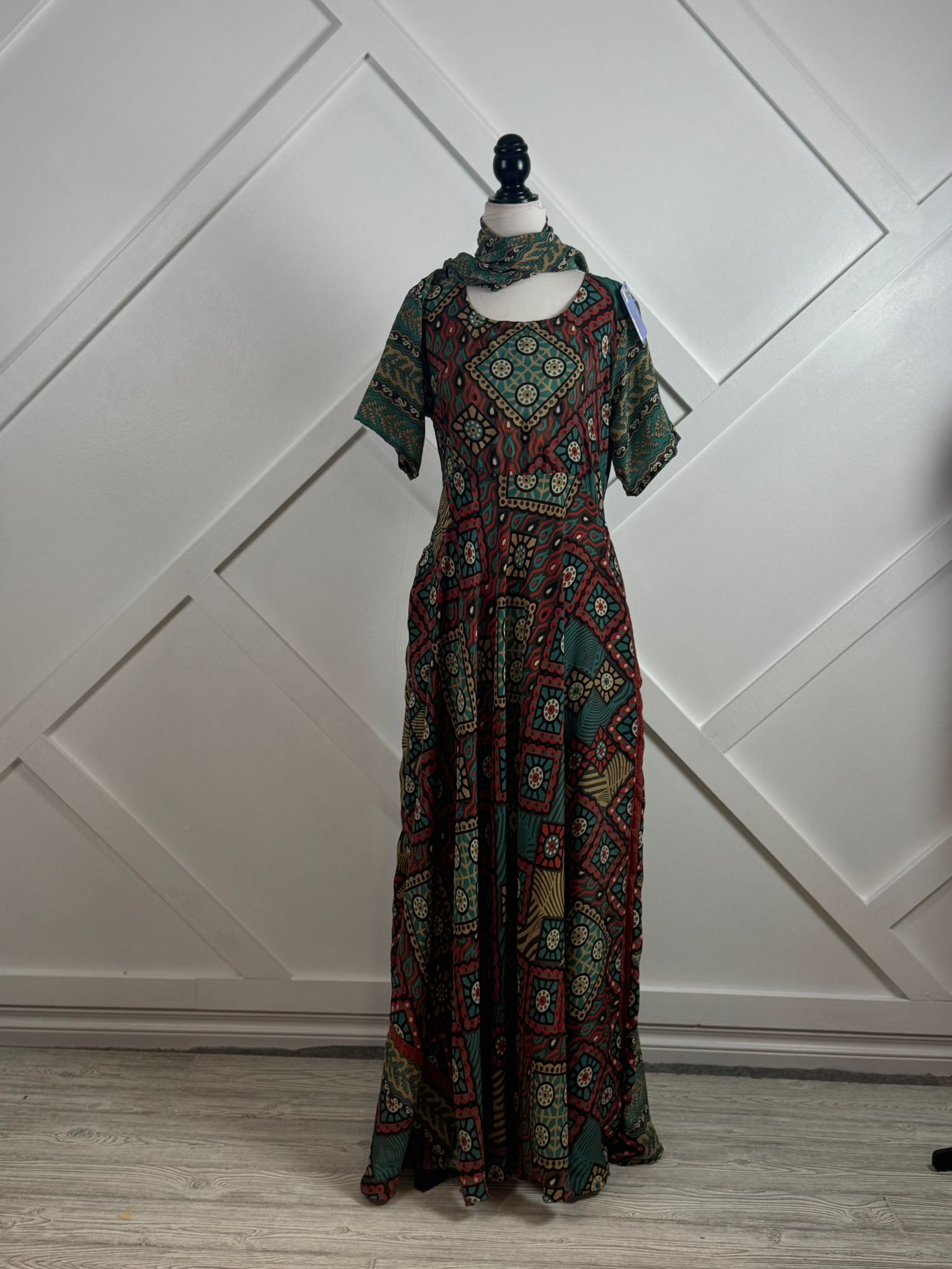 Martha pierce-Slim Petite Viya Dress with scarf